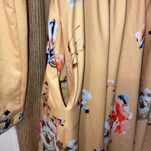 Floral mustard Spring dress 👗 with hidden pockets - Picture 3 of 8